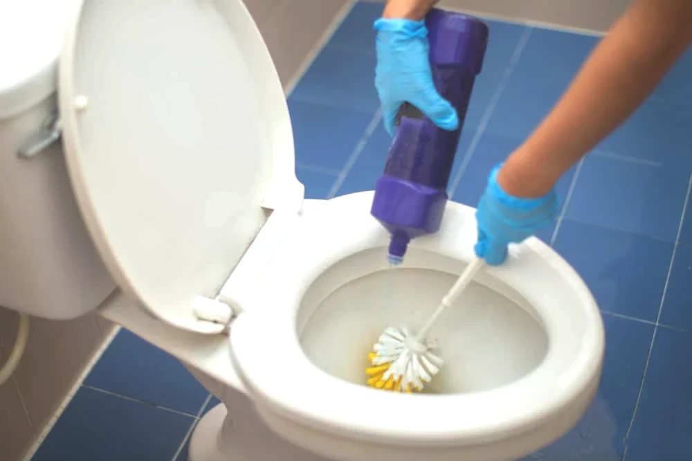 how-to-get-yellow-stains-out-of-toilet-bowl-with-vinegar.jpg