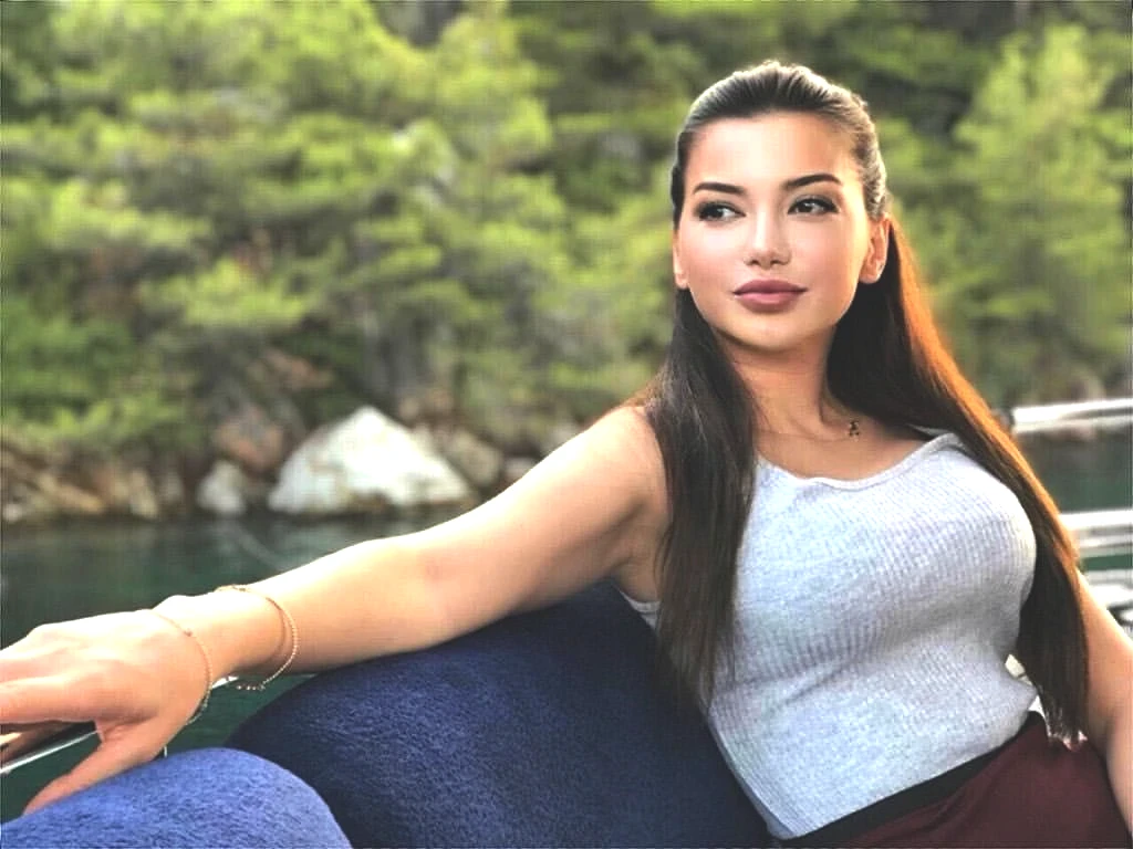 esra.jpg