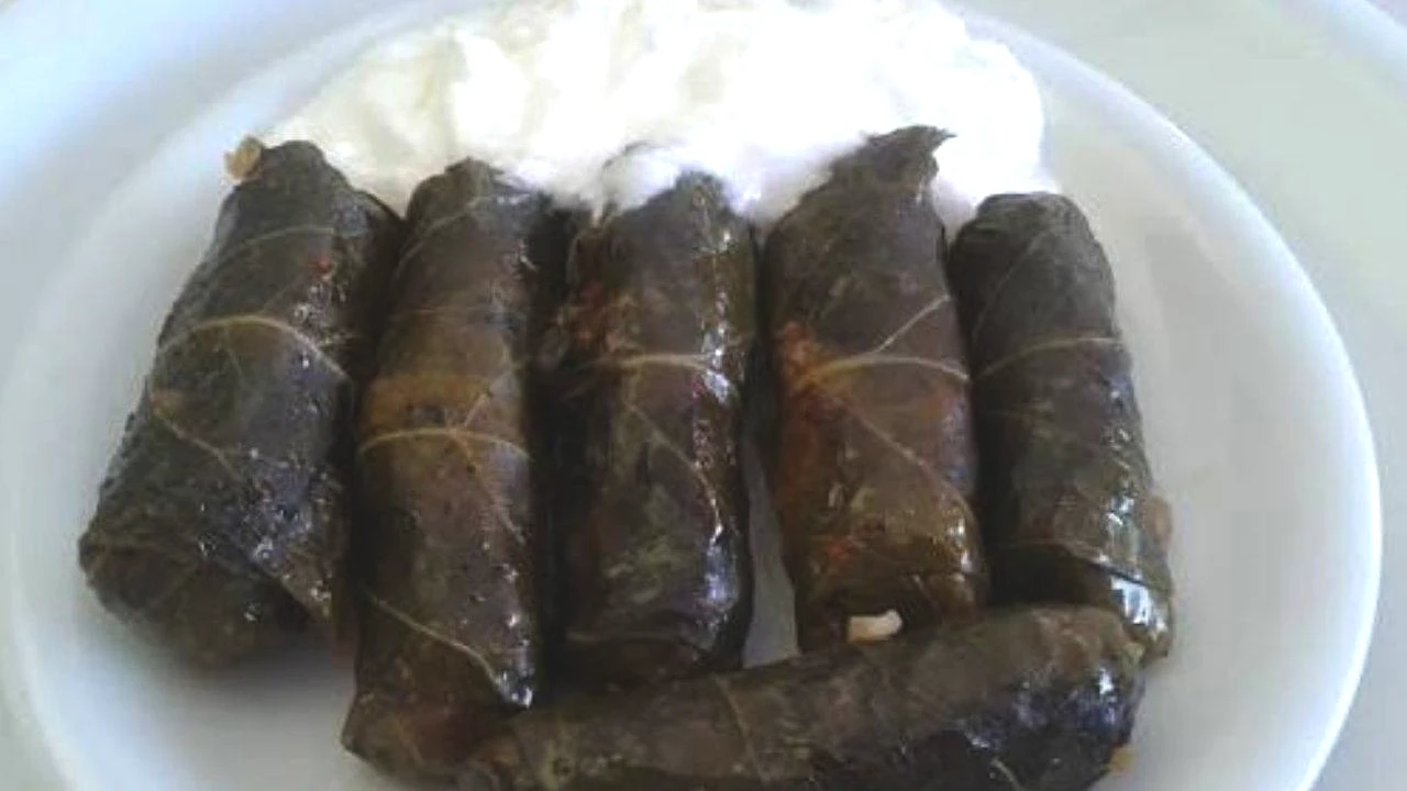 Karadenizlilerin Sakladığı Sır! Pişerken Açılmayan Karalahana Sarması