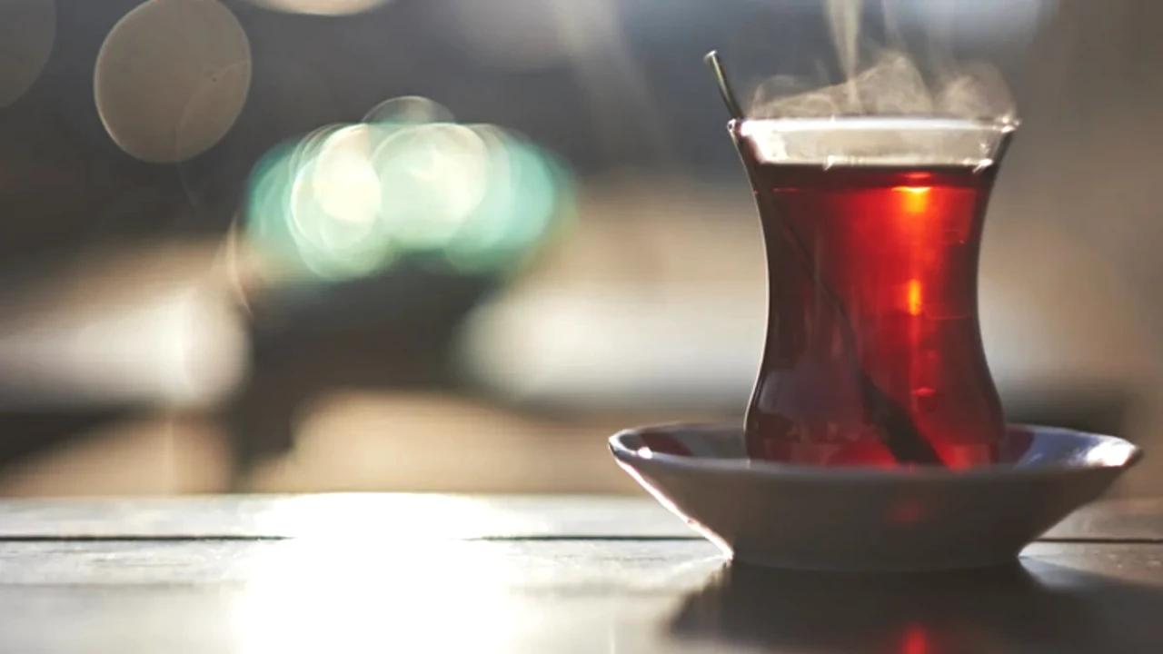 Çayı Yıllardır Yanlış Demliyoruz! Lezzeti Yok Eden Hata