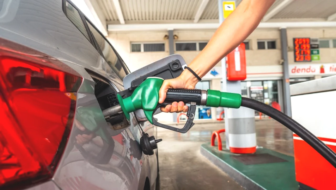Akaryakıtta Eşel Mobil Yarın Bitiyor! Benzine 12,48 TL Zam Riski