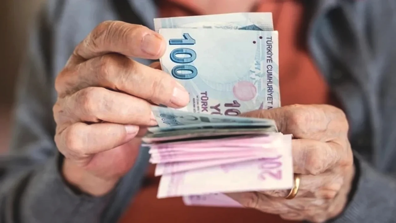 Emekliye Ocakta Yüzde 10 Zam! En Düşük Aylık 25.933 TL'ye Çıkıyor