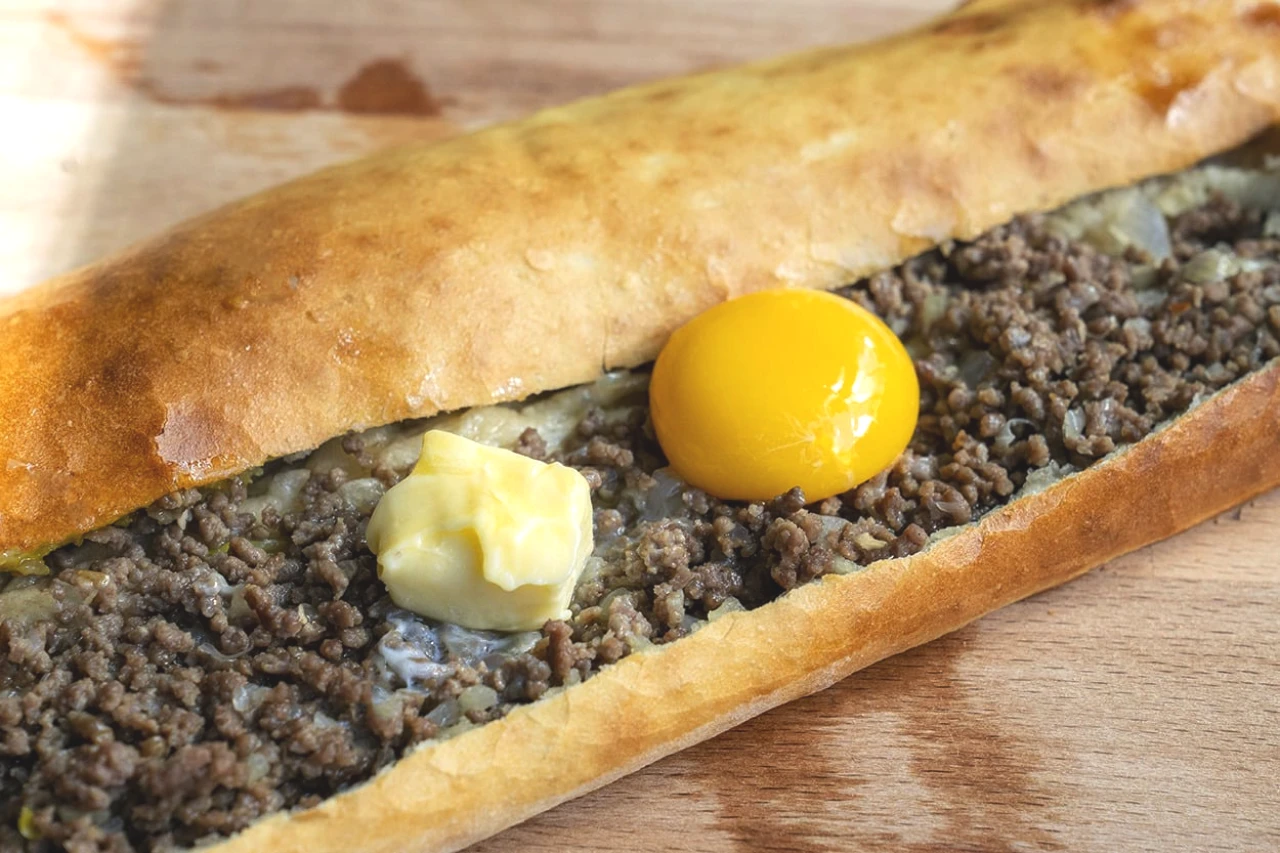 Evde Karadeniz Pidesi! Fırından Çıkınca Tereyağı ve Yumurta Sırrı