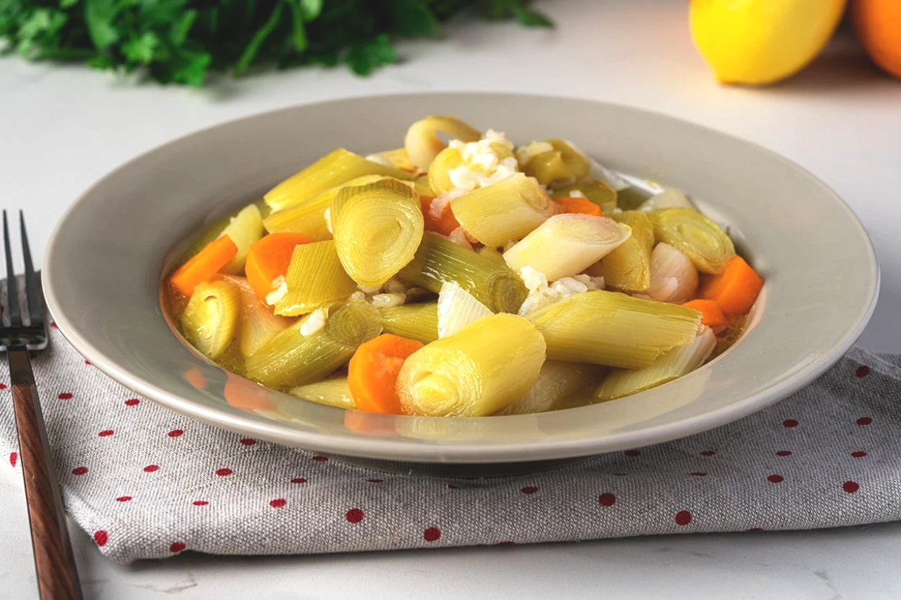 Pırasayı Bir de Böyle Pişirin! Zeytinyağlı Pırasanın Portakal Sırrı