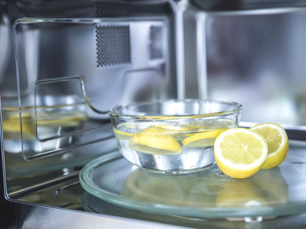 Mikrodalgaya 1 Kase Limonlu Su Koyun! Kirler Ovmadan Çıkıyor