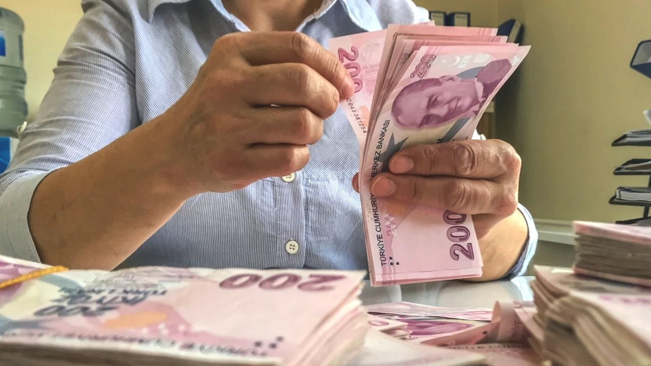 Emeklinin Ocak Zammında İlk Yarı Tamam! Yüzde 5,57 Kesinleşti, İşte 7 Soruda Tablo