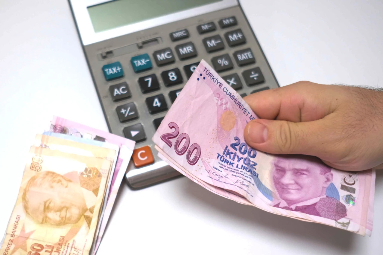 Emekliye Her Haziran 28 Bin TL Tatil Desteği! Teklif Meclis'e Sunuldu